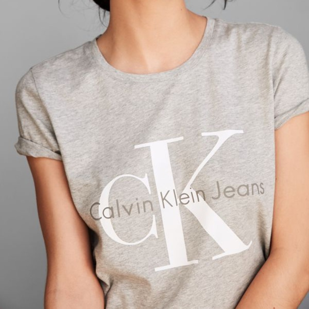 URBAN OUTFITTERS/CALVIN KLEIN Logo Tee